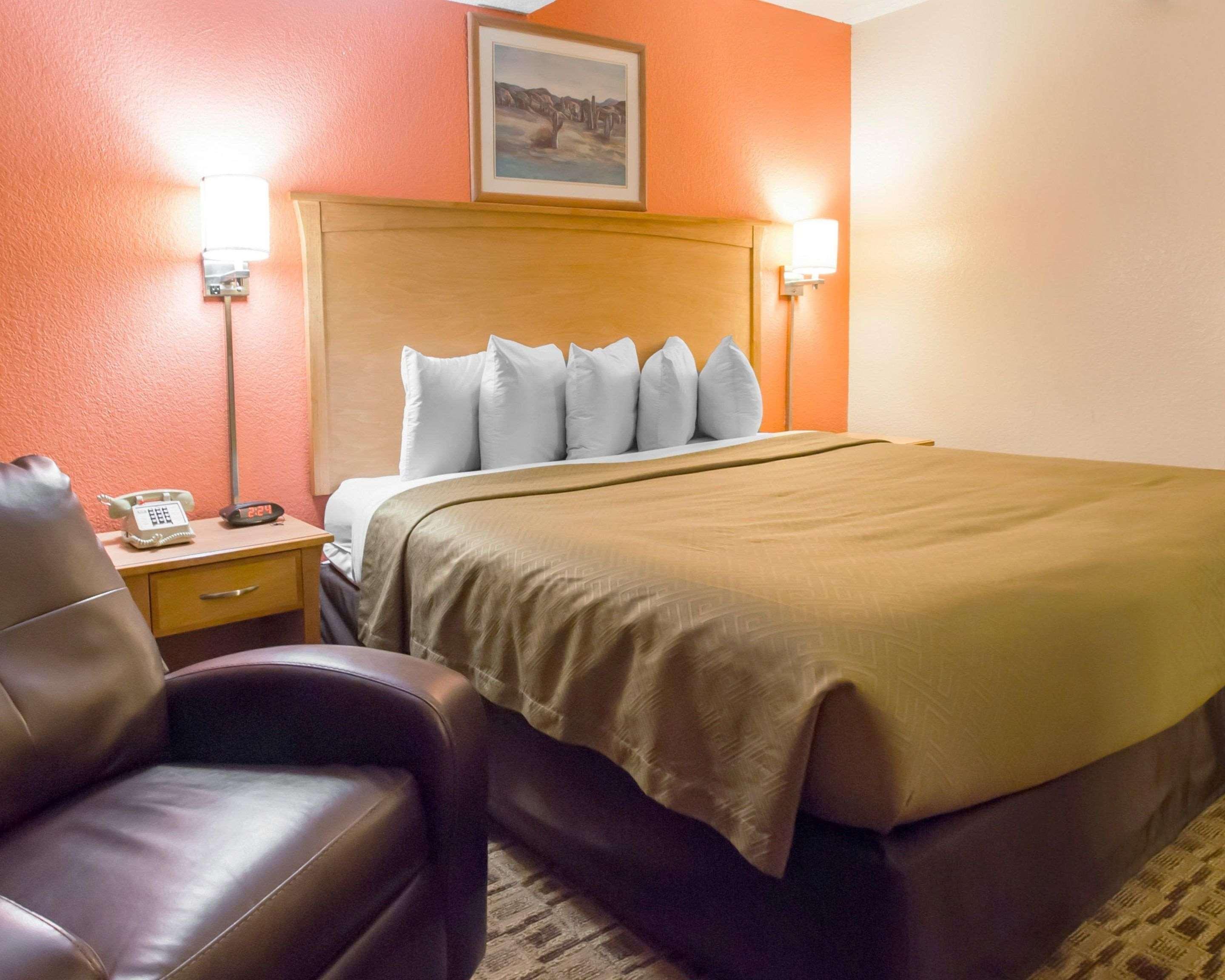 Econo Lodge Kansas City Downtown North Buitenkant foto